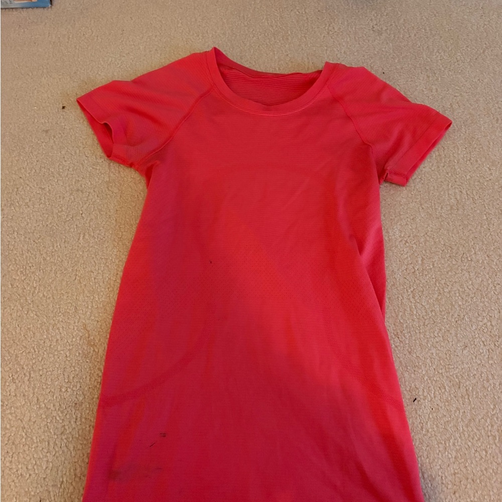 Lipgloss  Lululemon swiftly tech tee size: 4
